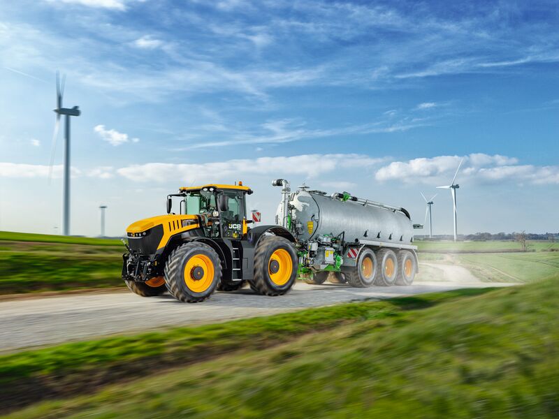 JCB髮(fa)布全球最快速(su)度紀念版拖拉機(jī)